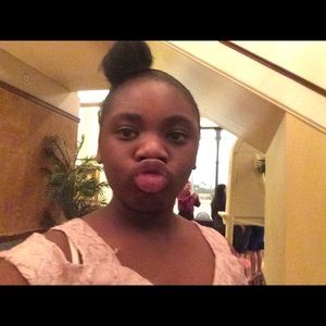 Meet your Posher, Elissa a pratt